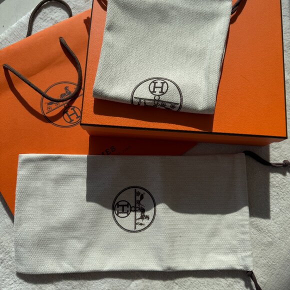 Hermes box and dust bags for shoes - Picture 3 of 3